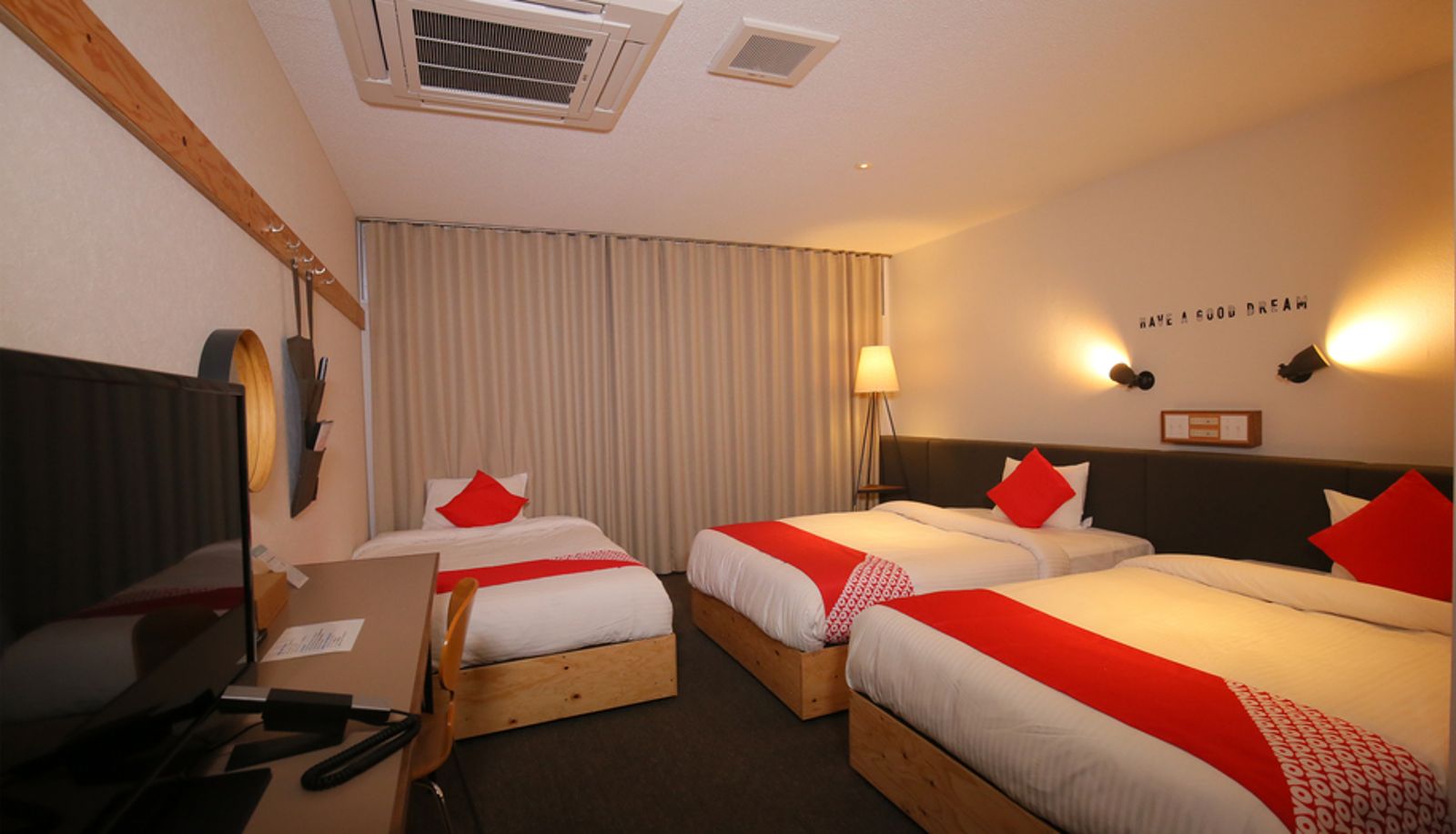 Dreibettzimmer - OYO Ark Blue Hotel