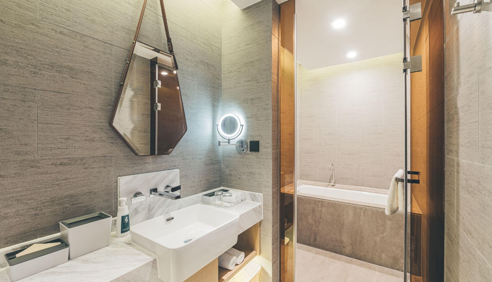 Suite - Shanghai(Domestic only) South Qi lianshan Road  Central Bailian Atour Hotel