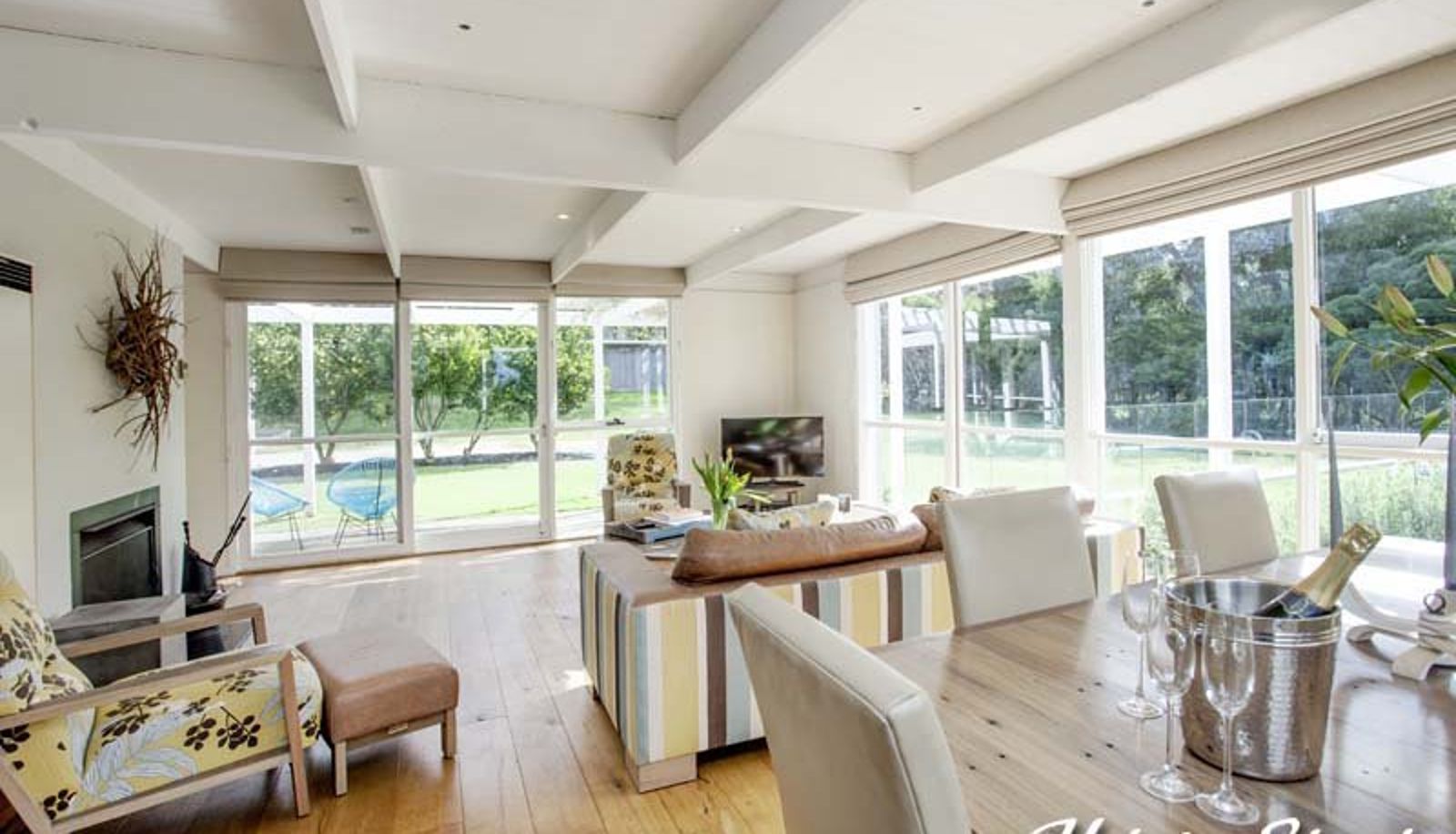 Bar - Holiday Shacks - Orchard Park Retreat (archived)