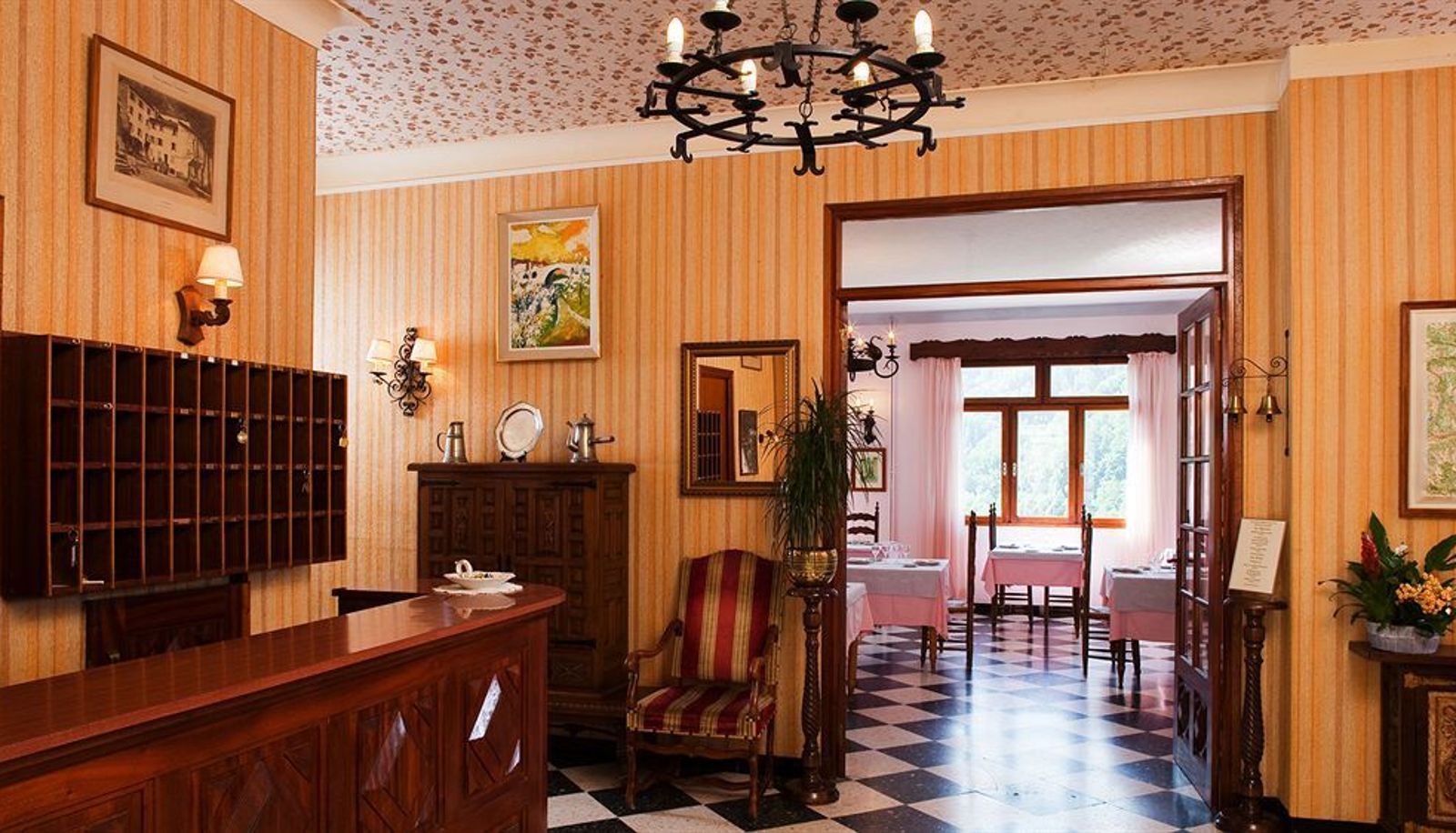 Hall - Logis Hotel Le Val du Tech