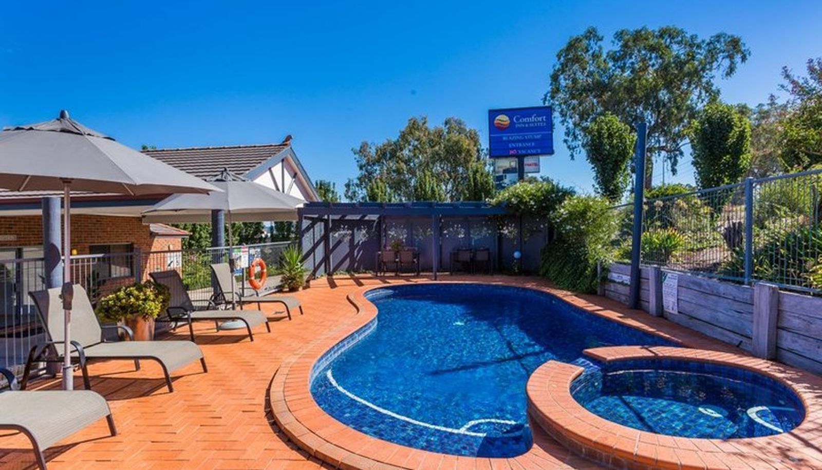 Piscina - Blazing Stump Motel and Suites