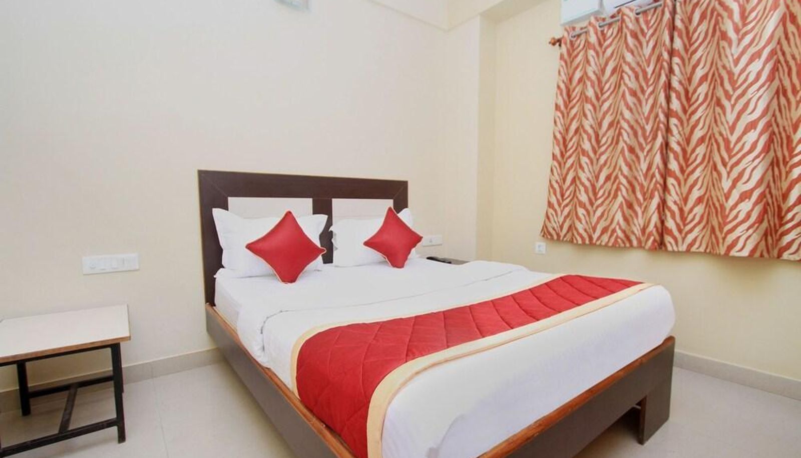 Standard room - OYO 9991 Sai Ram Residency