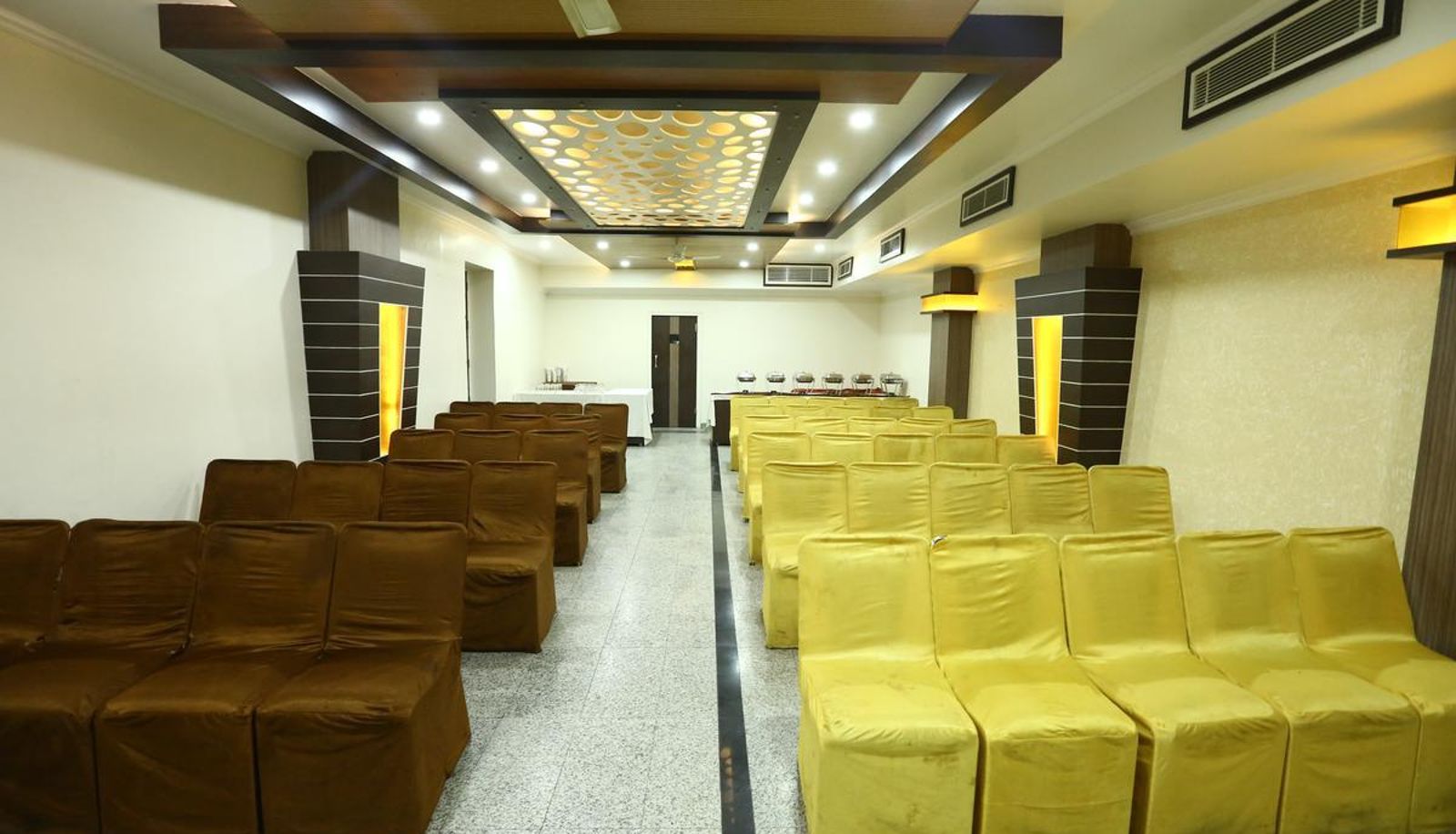 Breakfast room within the restaurant - Gole Bazar Pagoda Hotel
