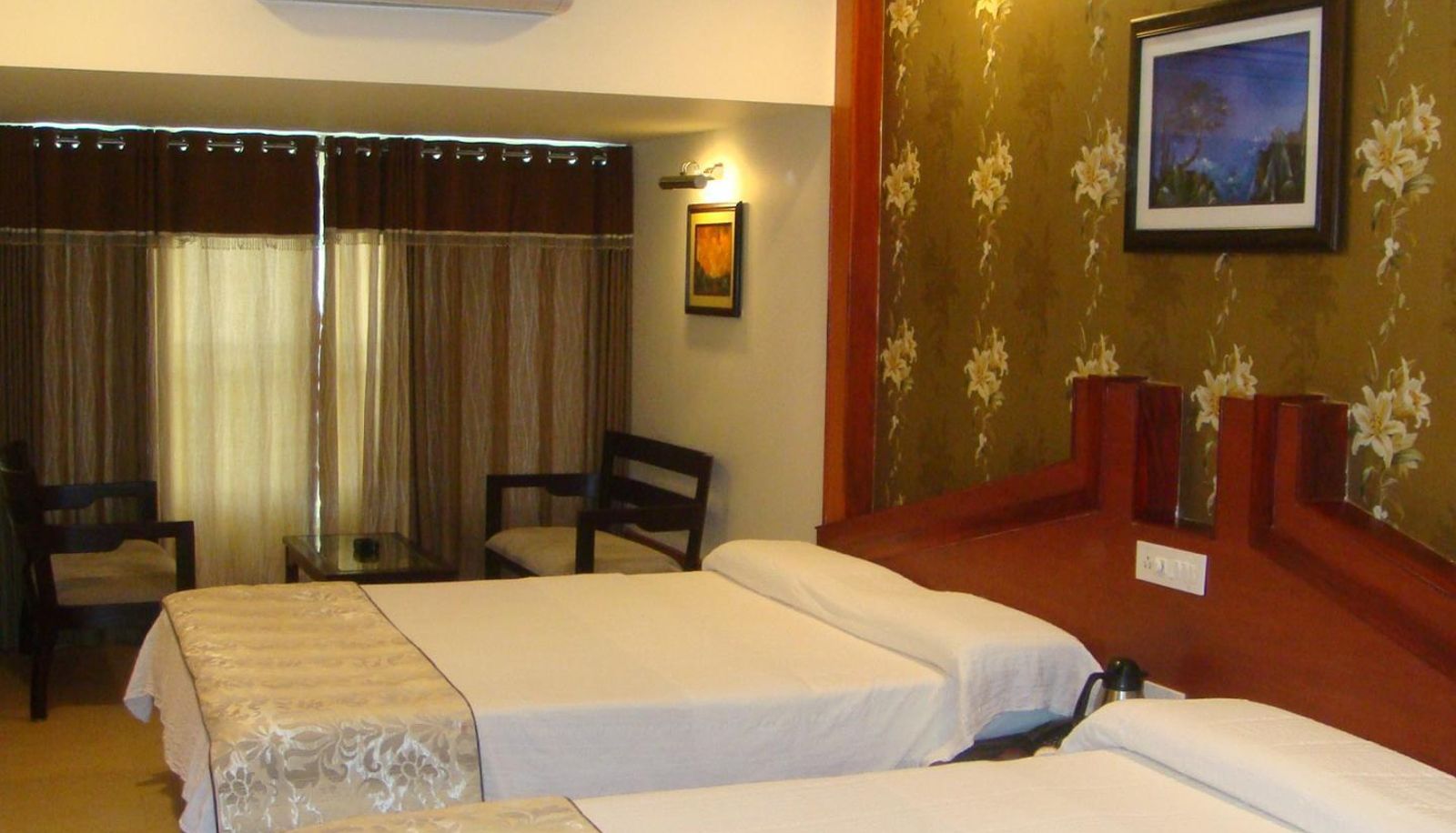 Informacje - Hotel Holiday Resort