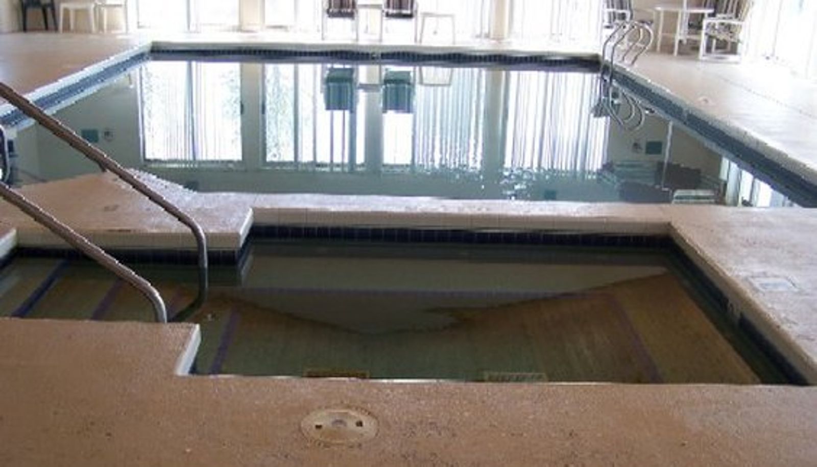 Pool - Travelers Inn Convention Ctr