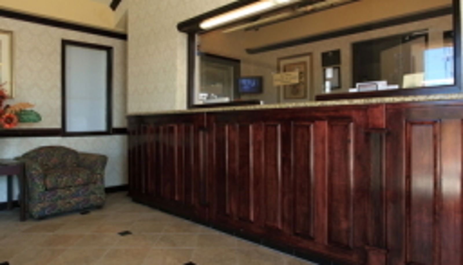 Hall - Country Host Inn Franklin