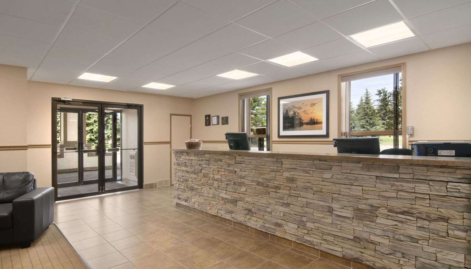 Hall - Travelodge by Wyndham Red Deer