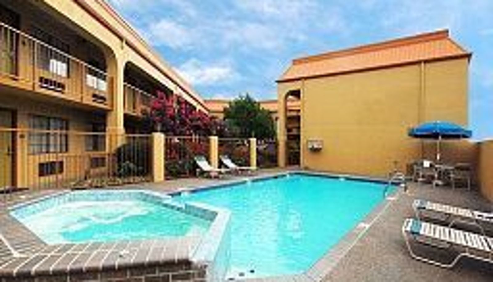 Pool - Days Inn by Wyndham Southaven MS