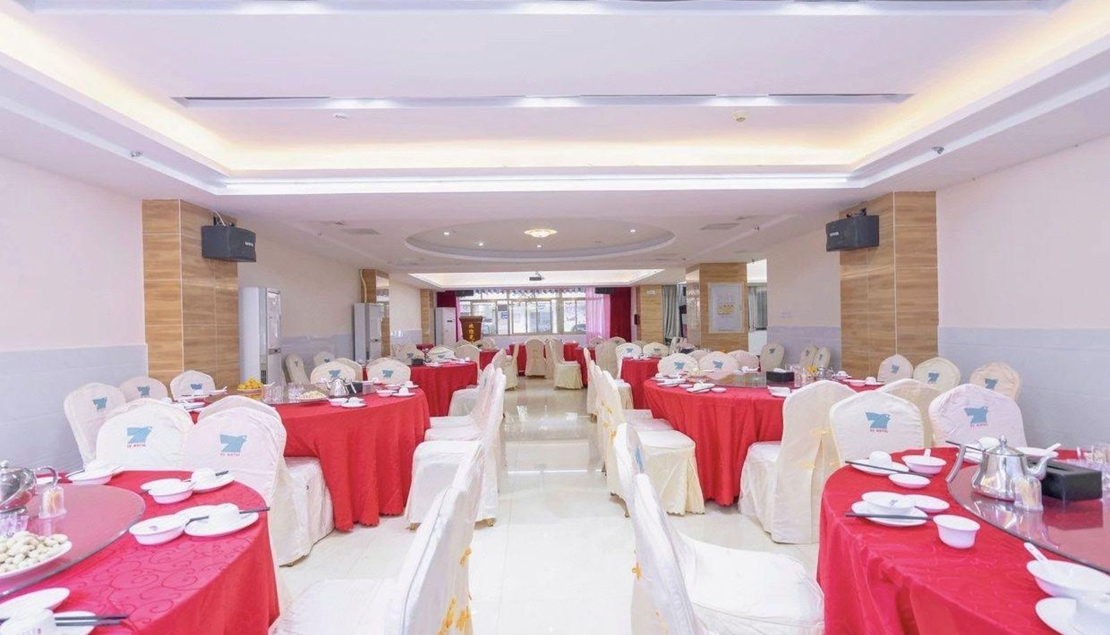 Hotel outdoor area - Tengpeng Hotel (Haikou Riyue Plaza duty-free city store)