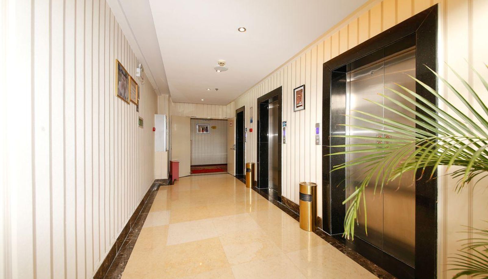 Area esterna dell'hotel - Twin Hotel