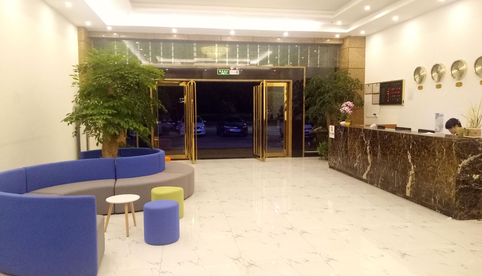 Zewnętrzna część hotelu - Zhongtaisheng Business Hotel (Shenzhen International Convention and Exhibition Center)
