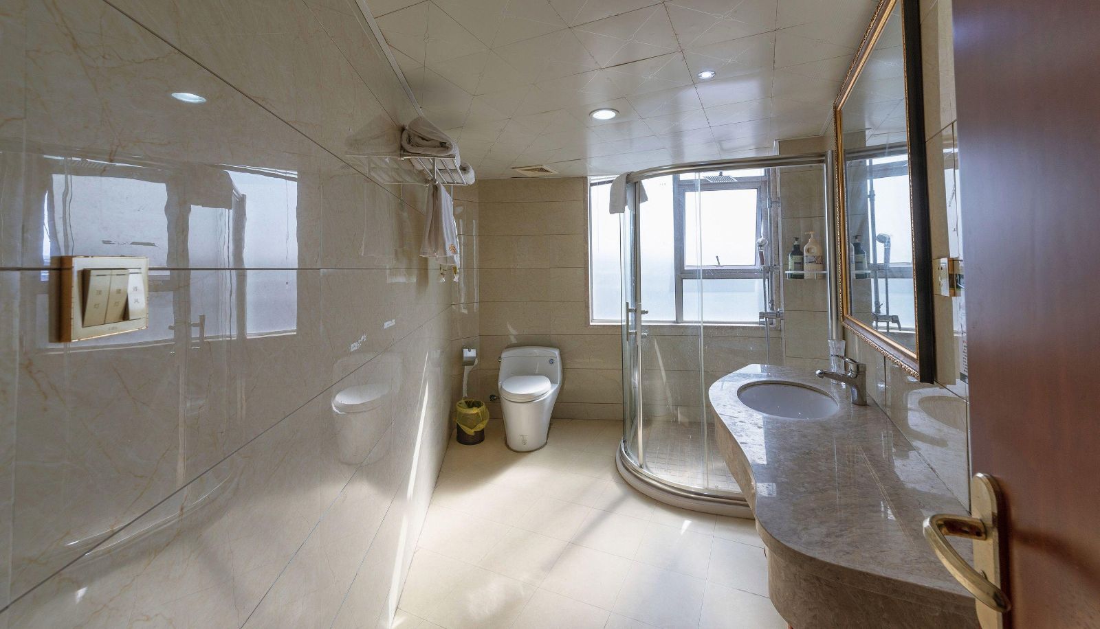 Info - OYO · Shengfeng Business Hotel (People's Hospital of Rui'an Passenger Transport Center)