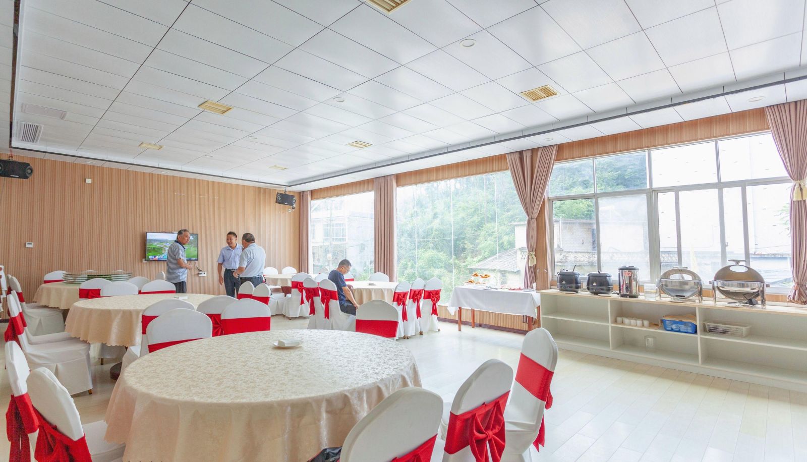 Area esterna dell'hotel - New Binkai International Hotel (Luotian Tashan Lake Park Branch)
