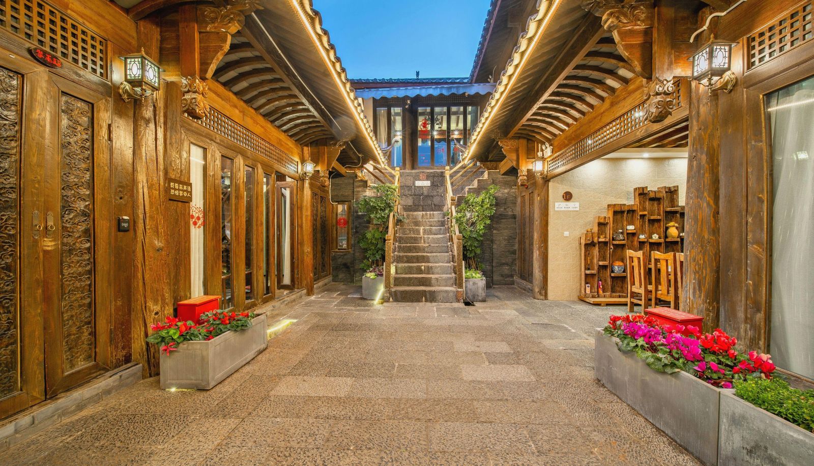 Area esterna dell'hotel - Lijiang Baimali Scenic Resort Courtyard (Gucheng Mufu Store)