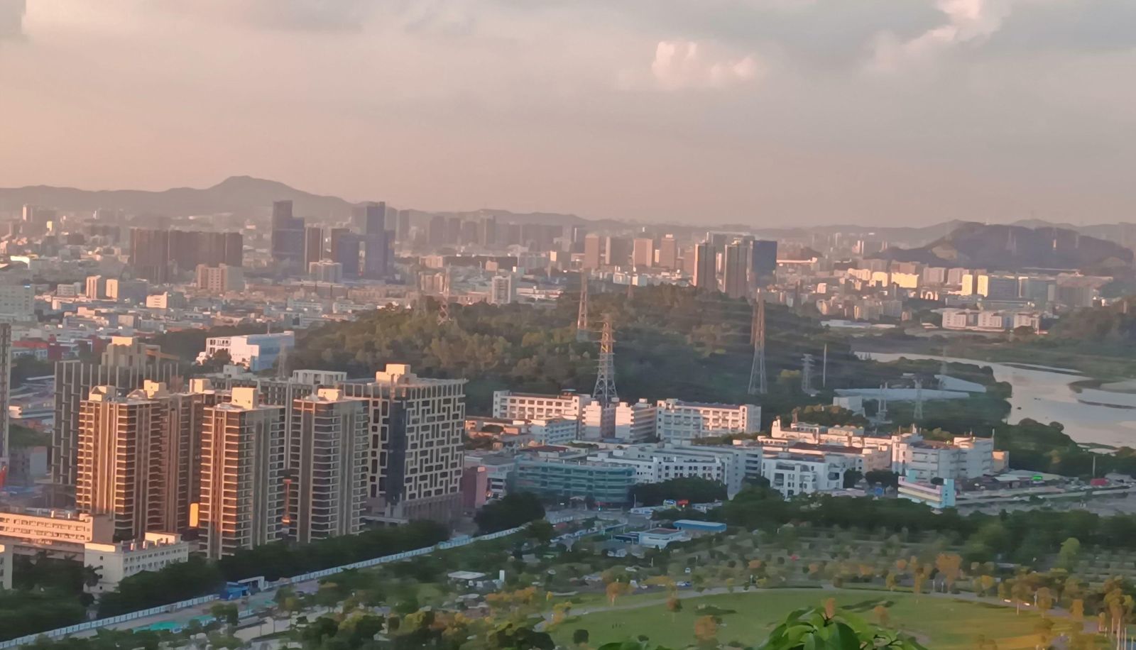 Info - Pilot Garden Hotel (Shenzhen Bao'an Center Pingzhou Metro Station Store) (former Dongming Garden Hotel)