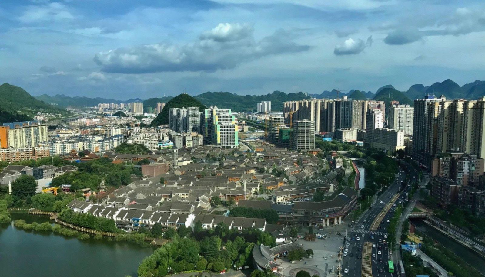 Info - Blue Phoenix Mingyue Luxury Hotel (Liupanshui Fenghuang New District People's Square Branch)