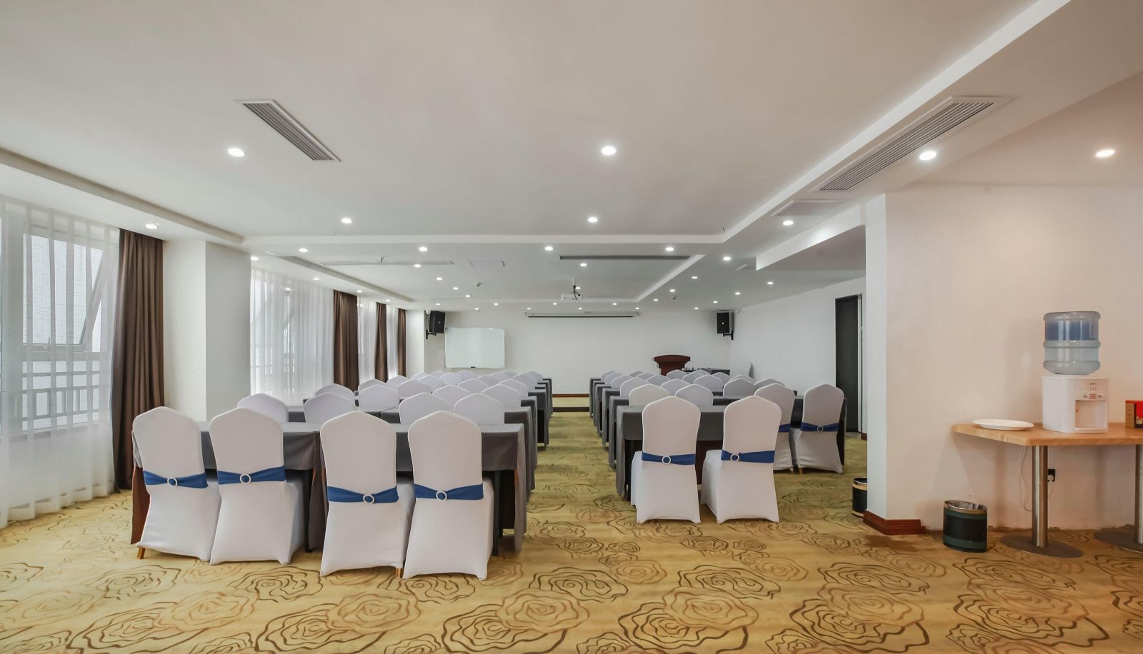 Area esterna dell'hotel - Wells International Hotel (Greenland New City Store)