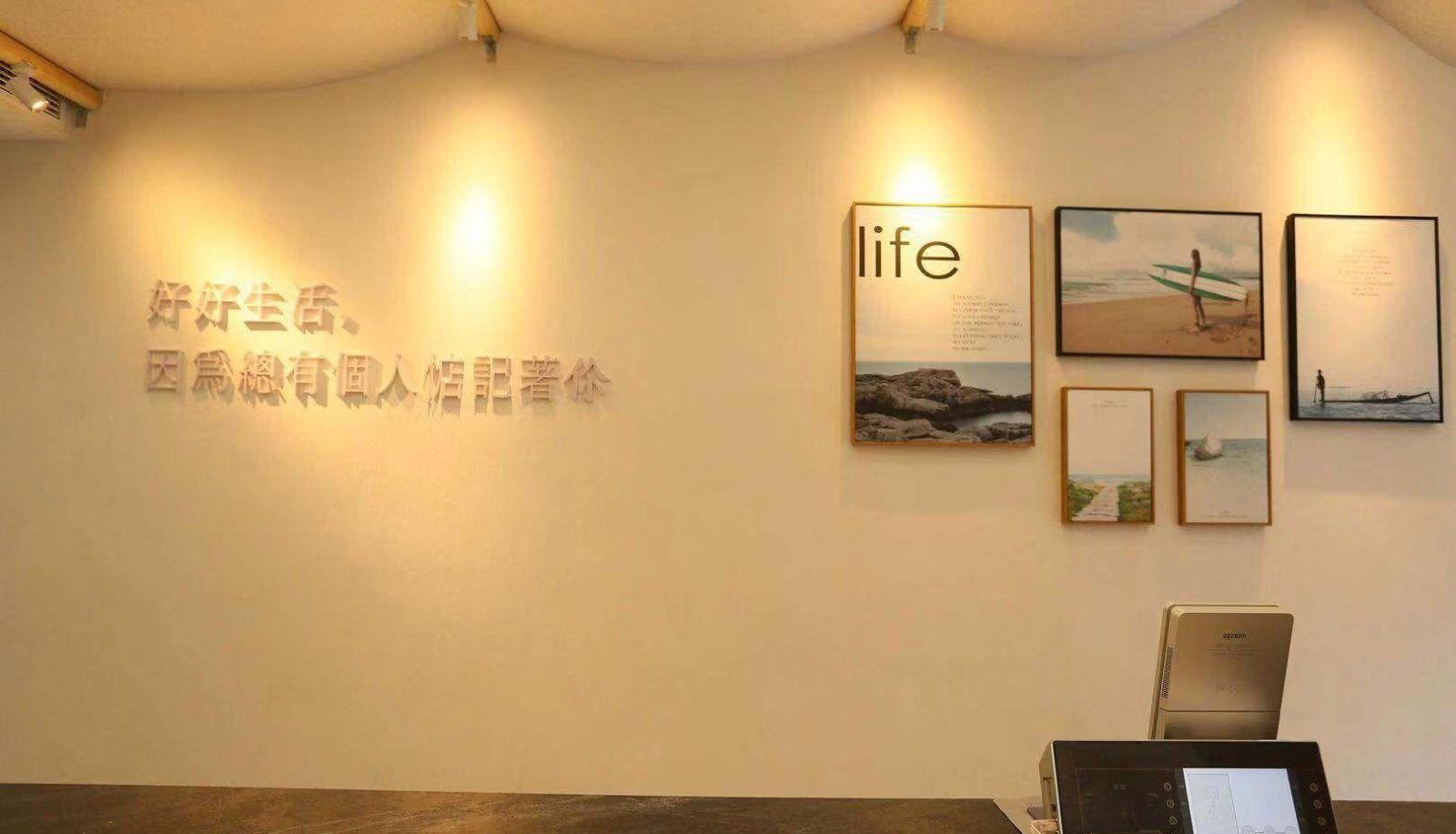Hotel outdoor area - Beijing) Magnolia Hotel (front store of Tiananmen Square