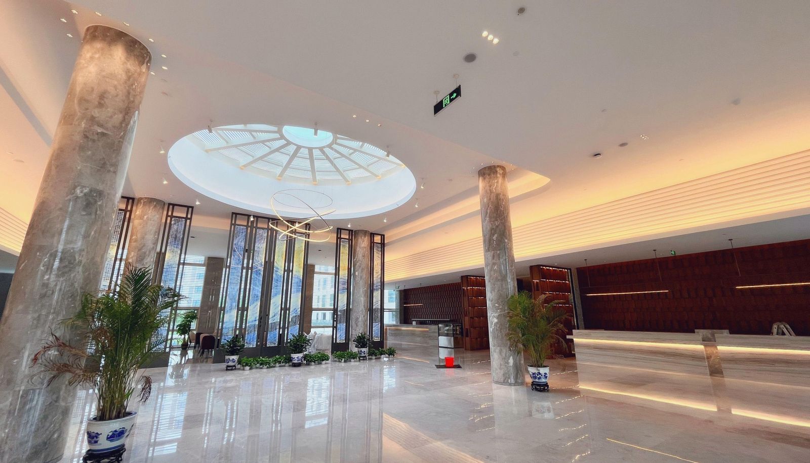 Buitenruimte van het hotel - Shahe Weishi International Cultural Exchange Center