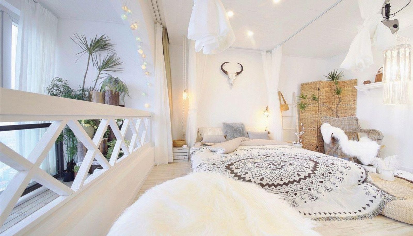 Info - Luxury · Light Luxury Cinema Hotel Apartment (Tianmenshan Railway Station Store)