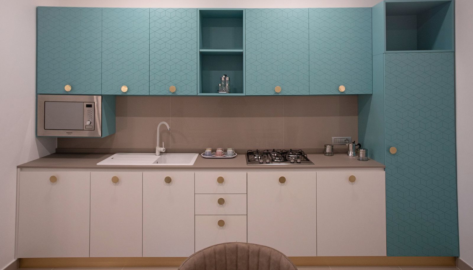 Kitchen area in the room - Charme en Bleu