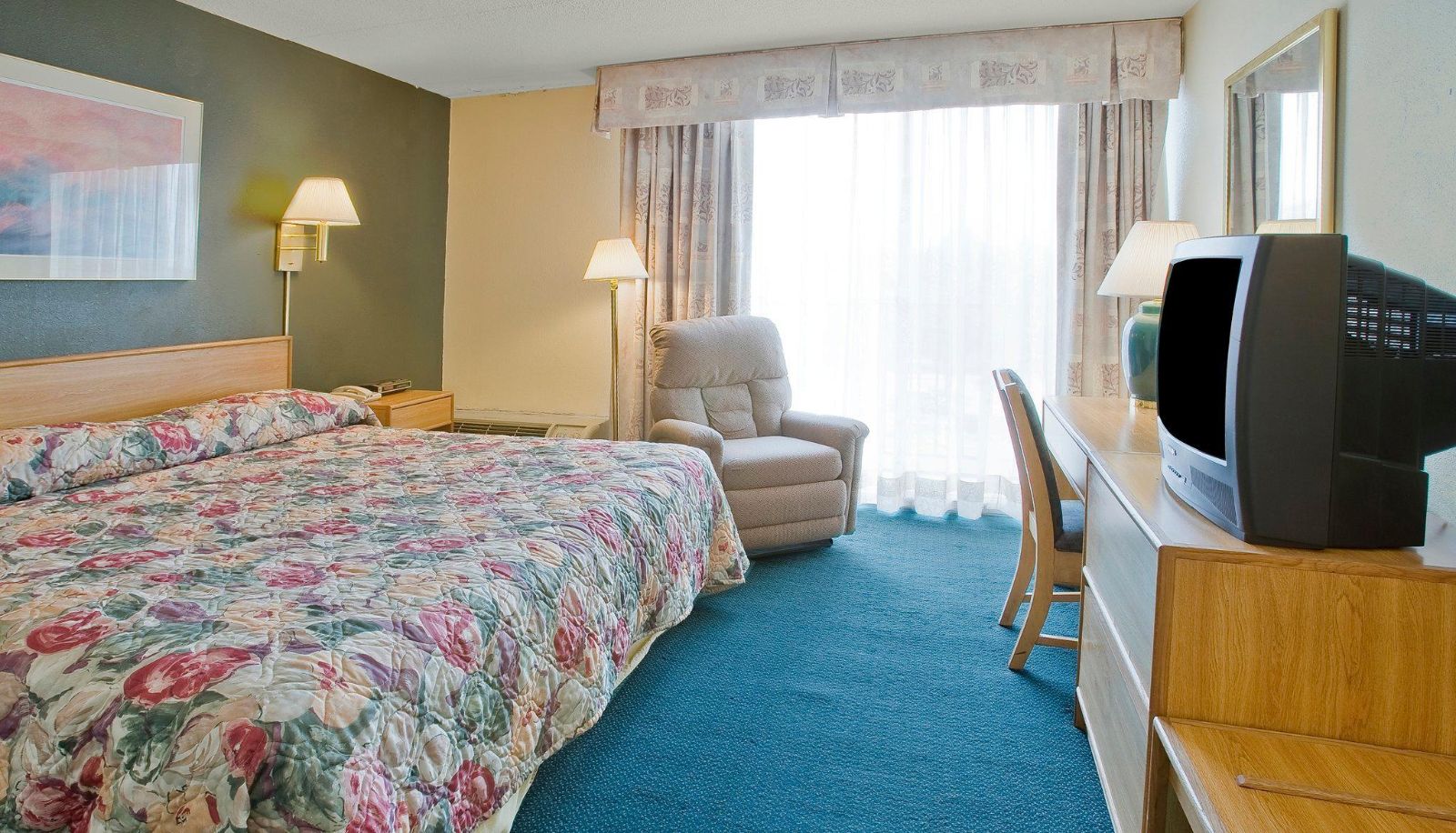 Camera - Broadview Inn and Suites