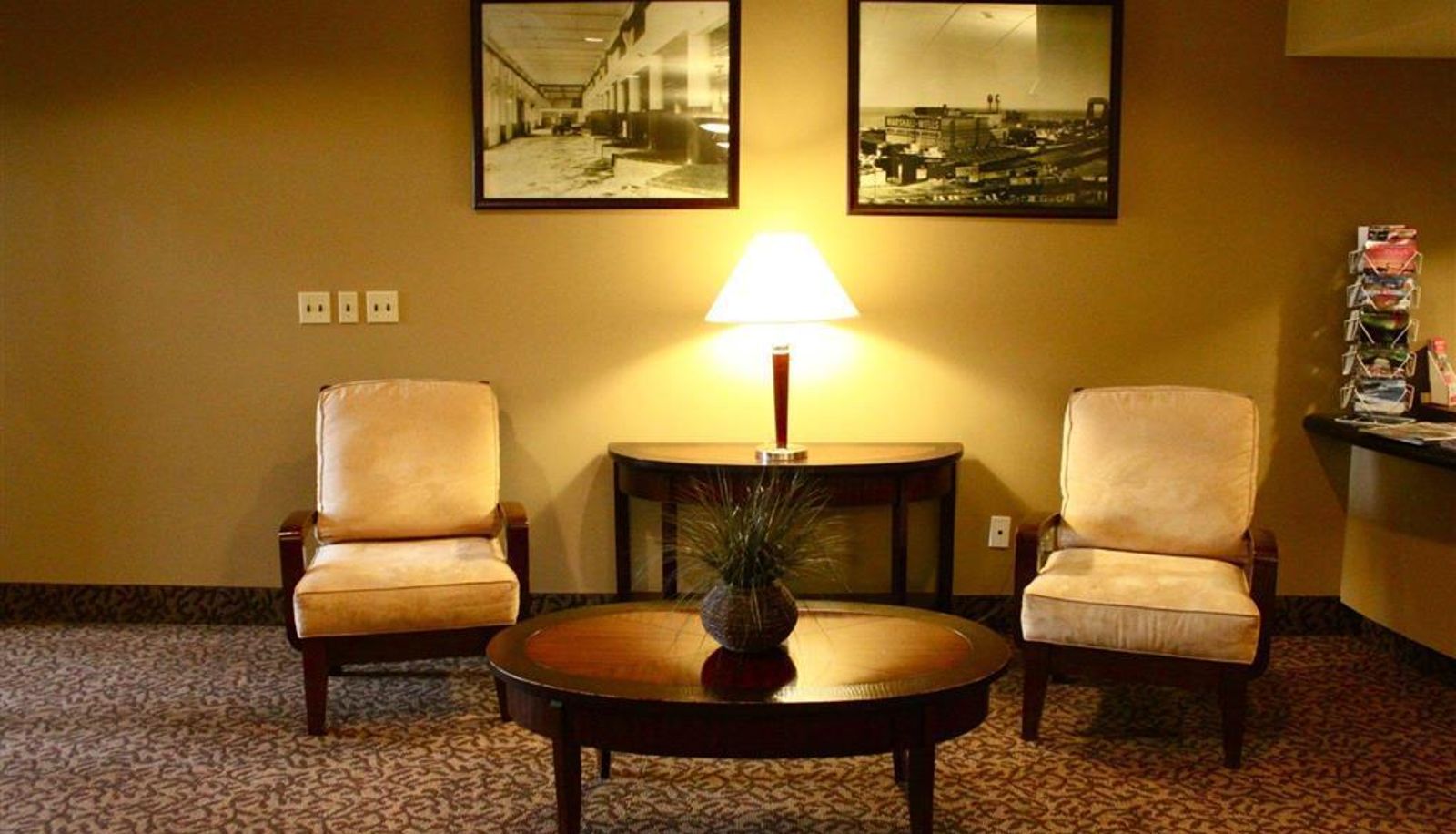 Hall - The Suites Hotel At Waterfront Plaza