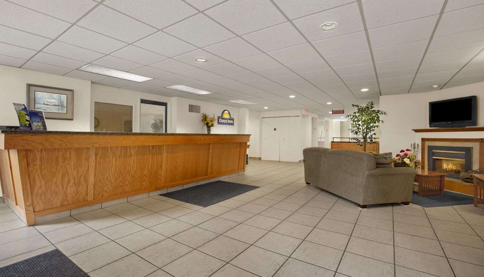 Hall - Spark by Hilton Harrisonburg University Area