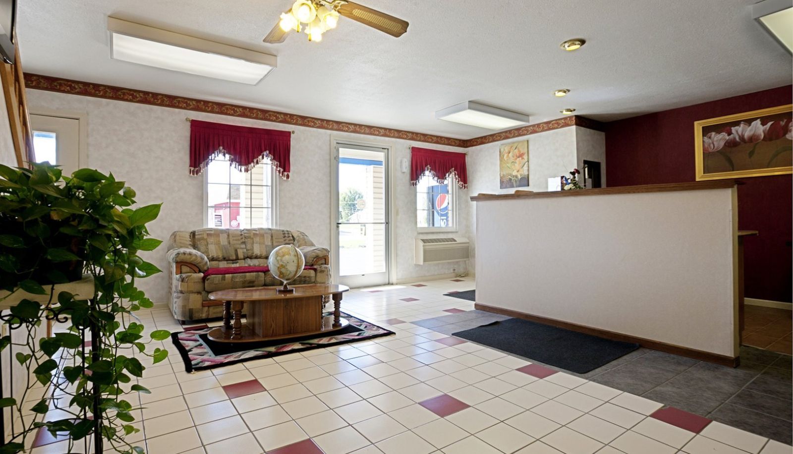 Hall - Decatur  Days Inn