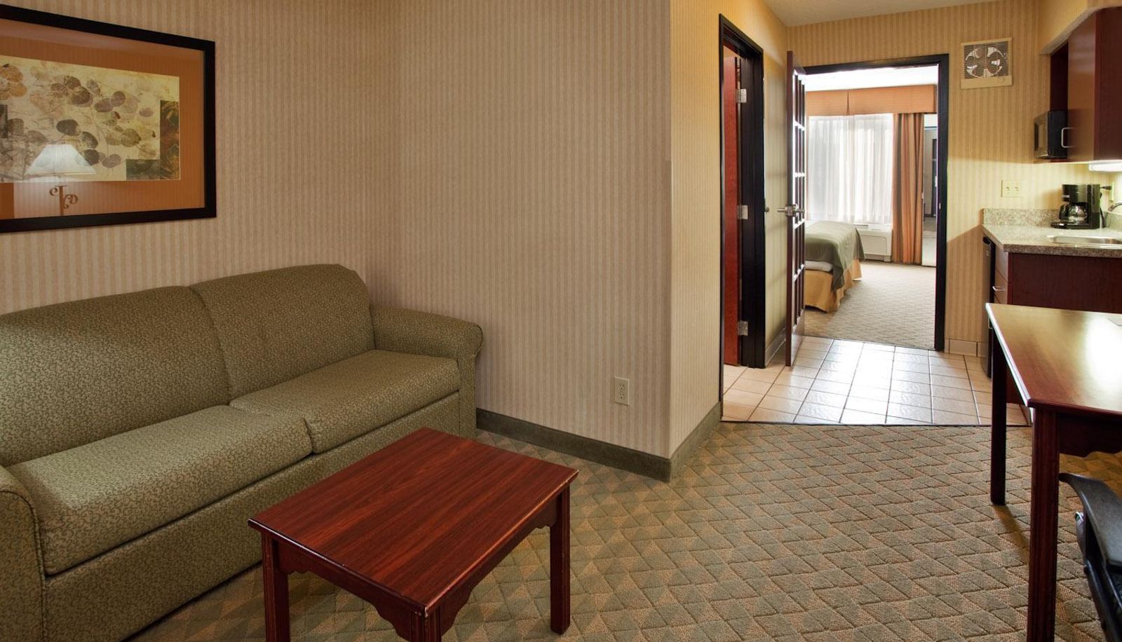 Suite - Spark by Hilton Lansing