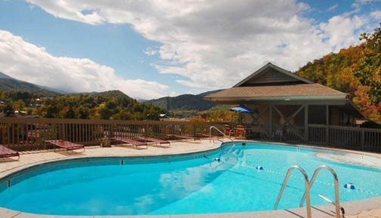 Piscina - Rodeway Inn Skyland