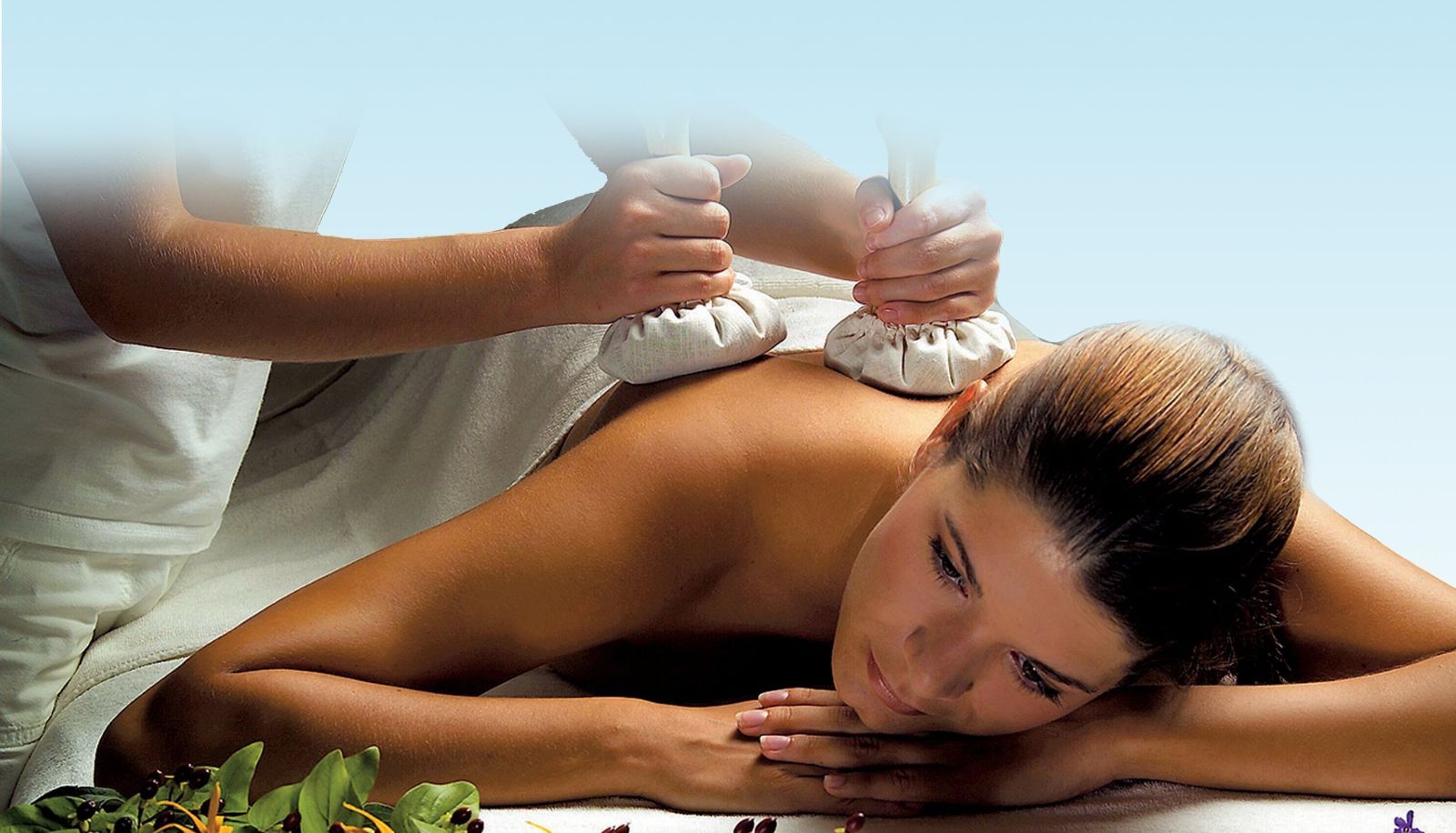 спа процедуры. косметический массаж лица. массаж головы. укрепляющие процедуры. массаж лица травяными мешочками.