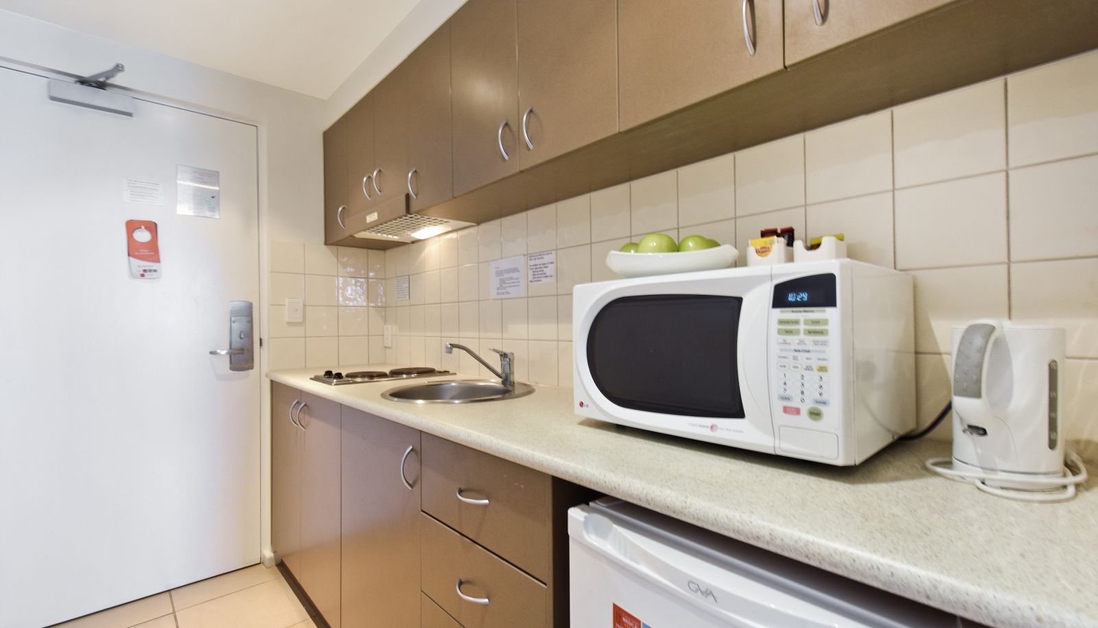 Coin cuisine dans la chambre - Metro Advance Apartments and Hotel