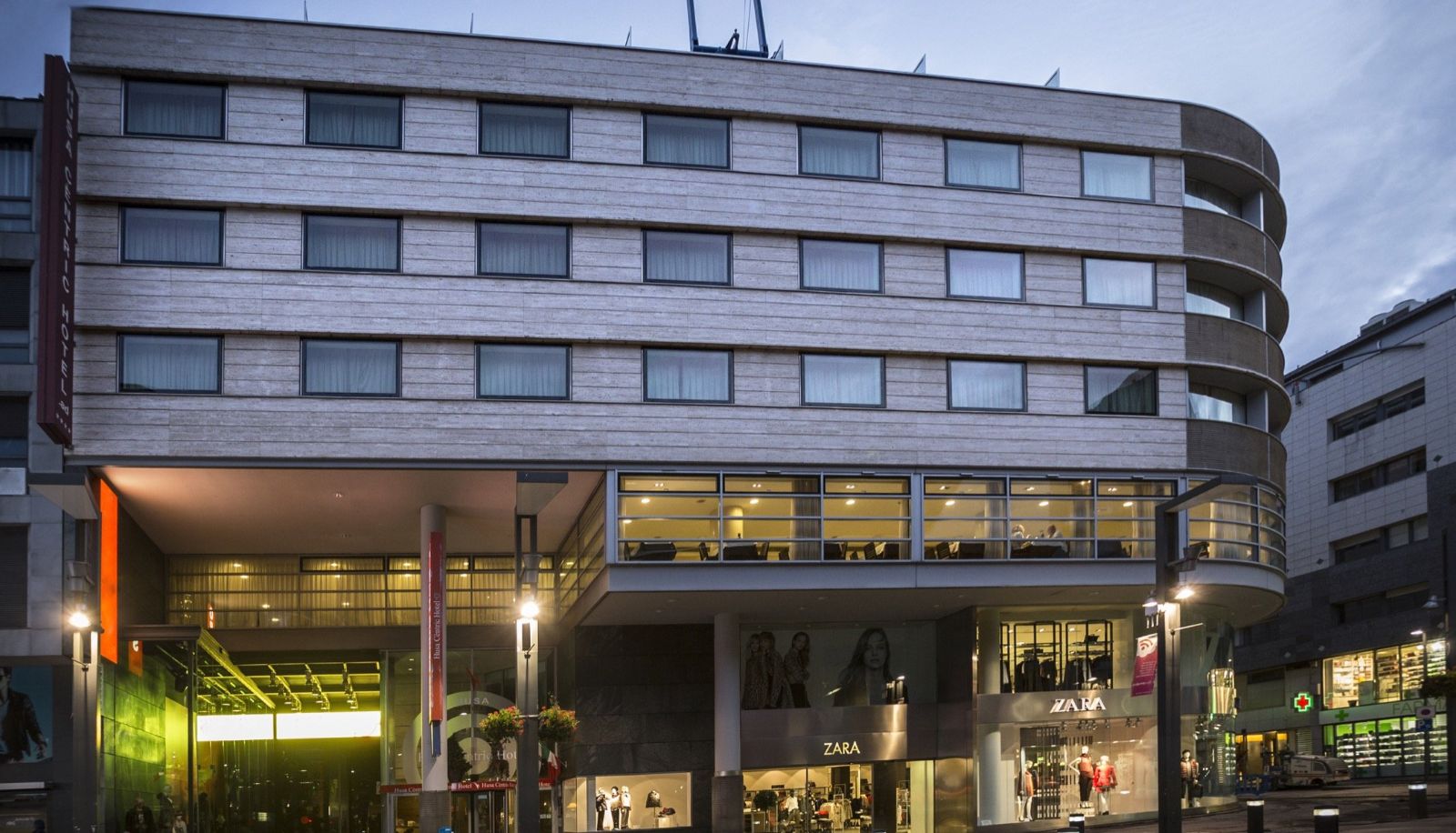 Zewnętrzna część hotelu - Yomo Centric