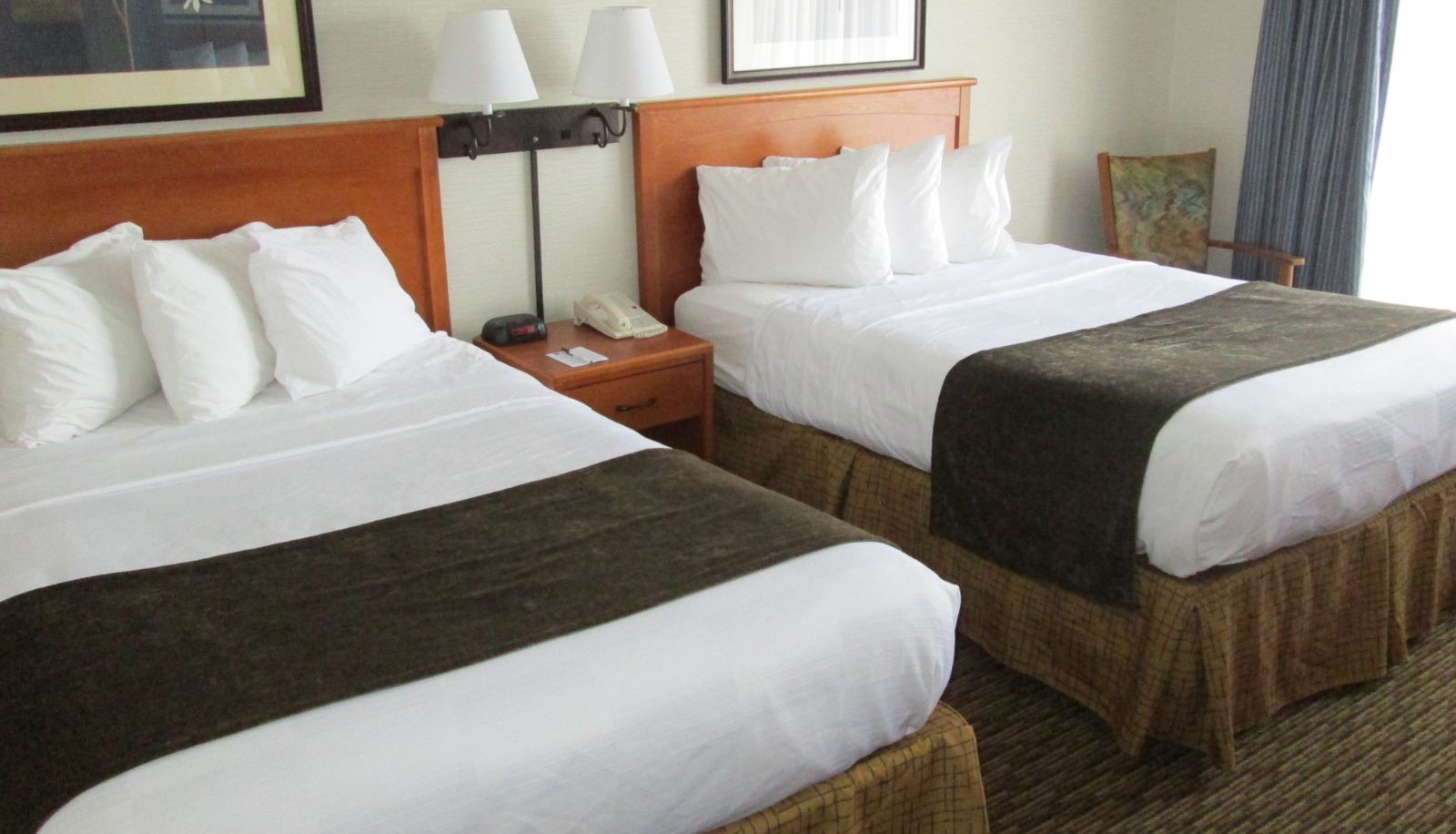 Room - The Downtown Duluth Inn