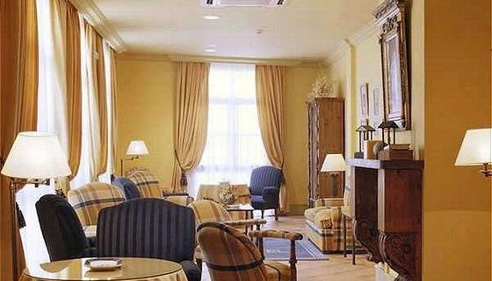 Salón - Hotel Puerta de la Villa