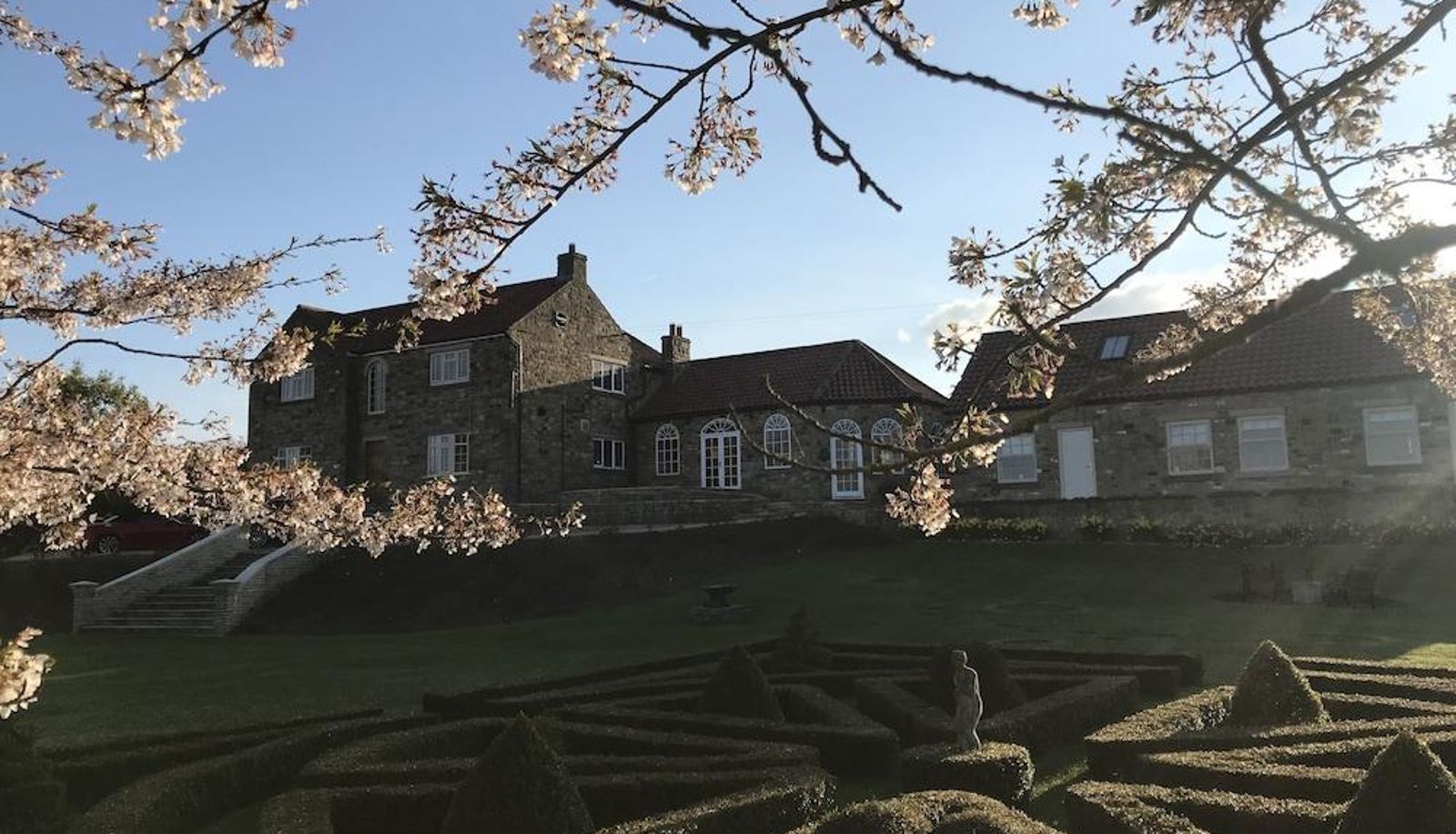 Zona exterior del hotel - Clow Beck House