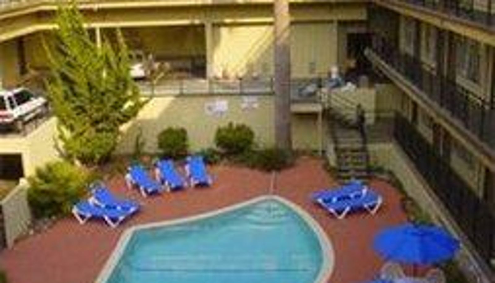 Pool - Heritage Marina