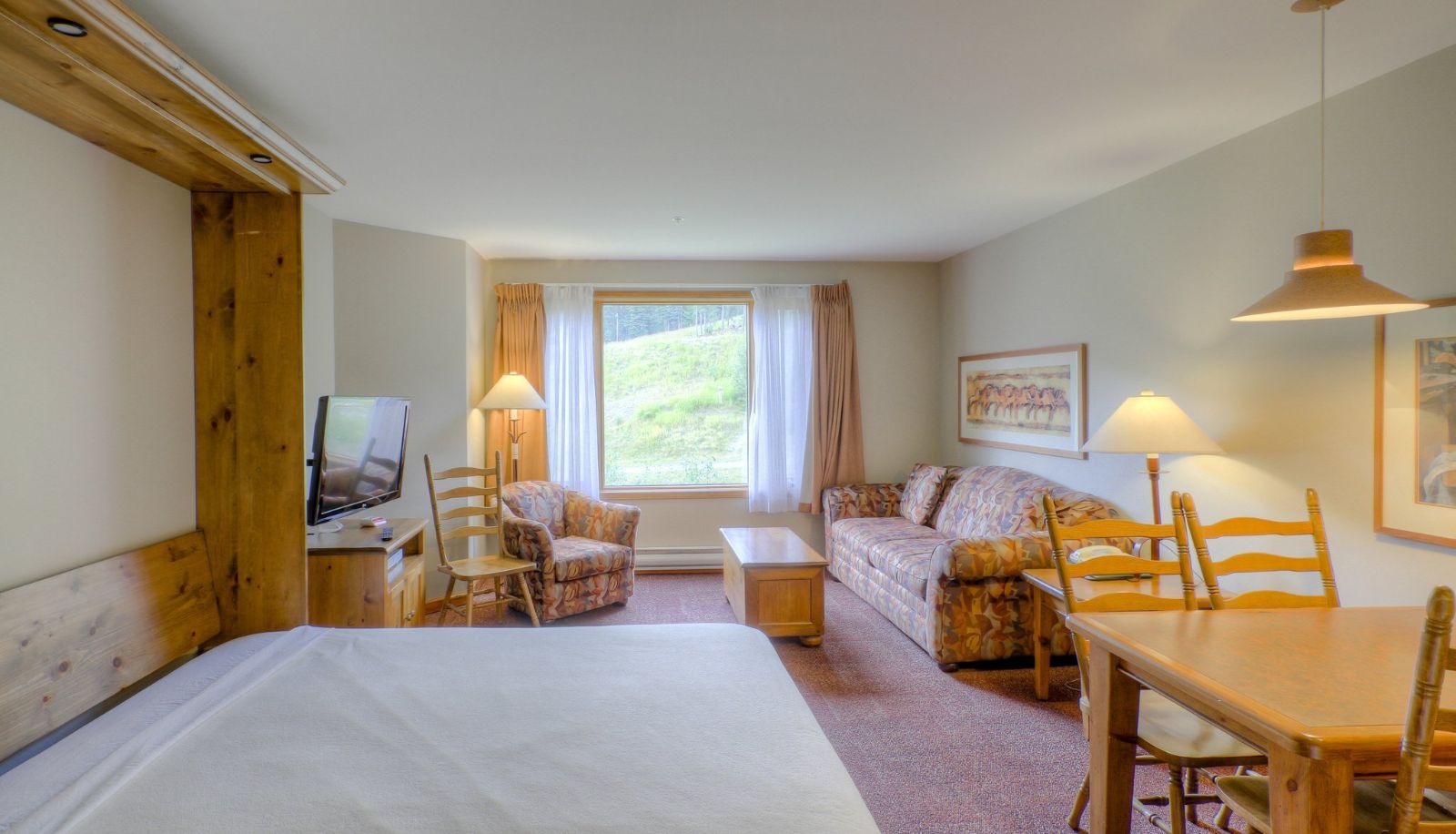 Room - Nancy Greenes Cahilty Lodge