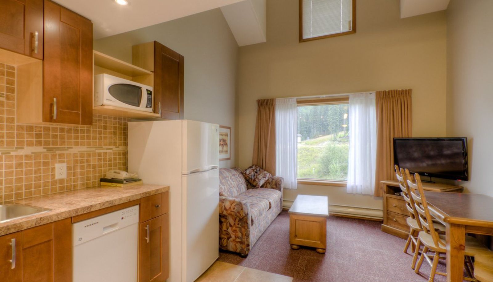 Room - Nancy Greenes Cahilty Lodge