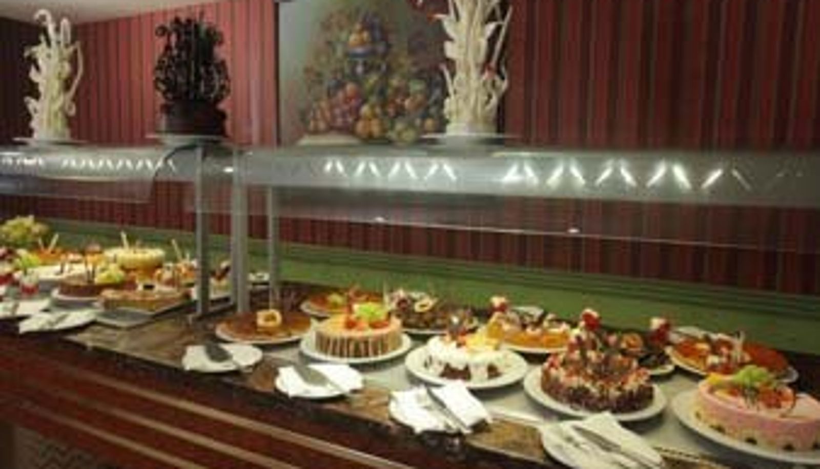 Restaurant - Royal Plaza Hotel