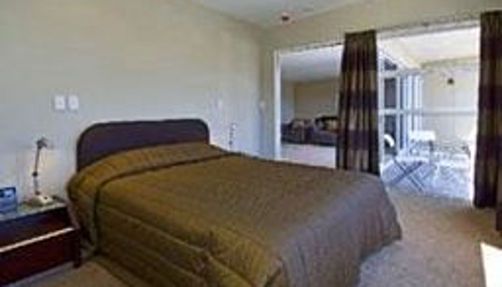 Room - Edgewater Palms