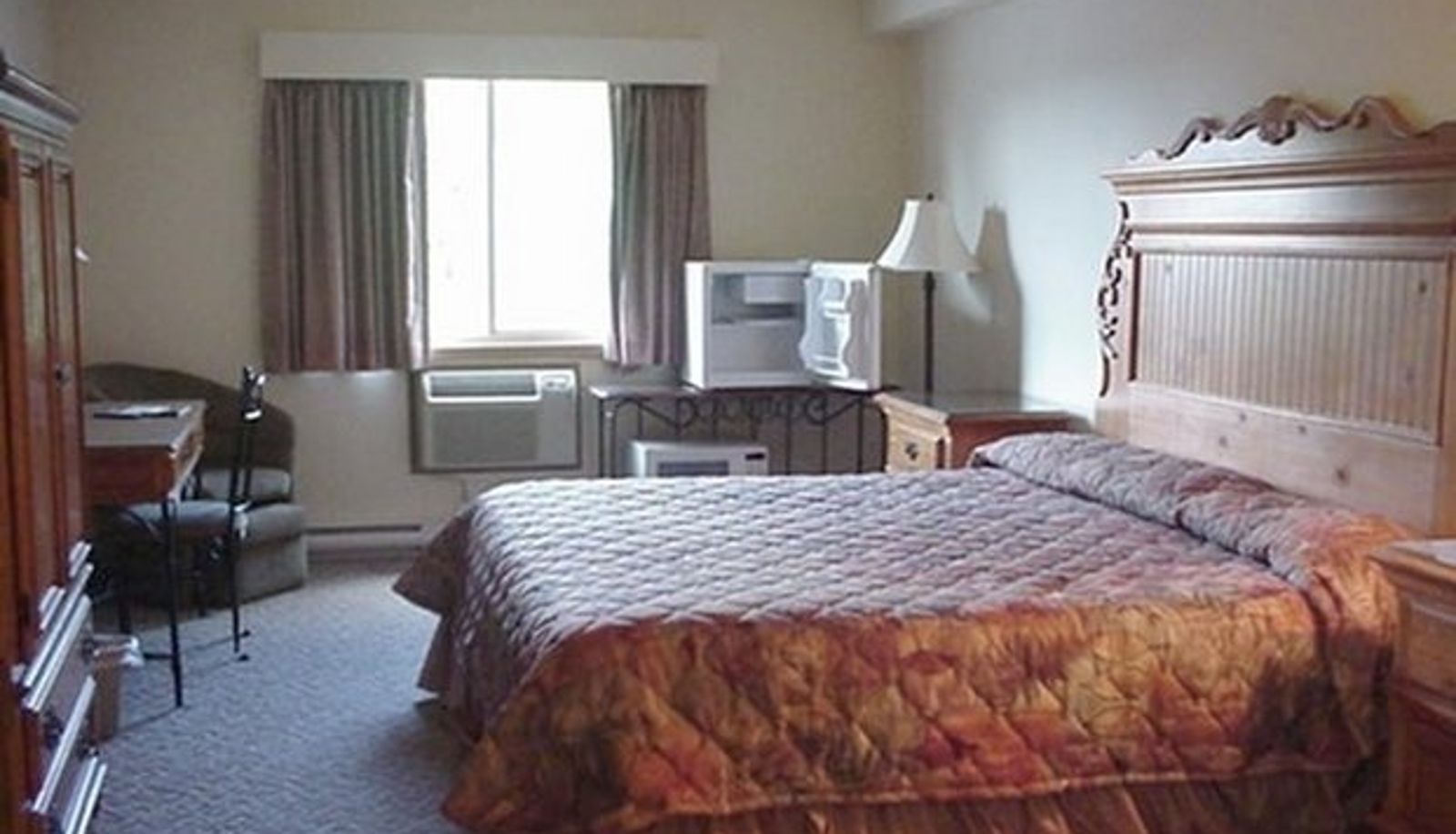 Suite - Evergreen Inn