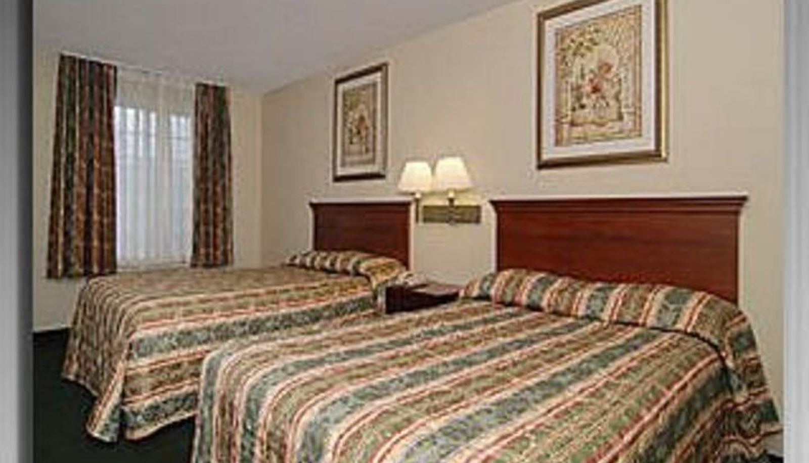 Camera - Tower Inn And Suites