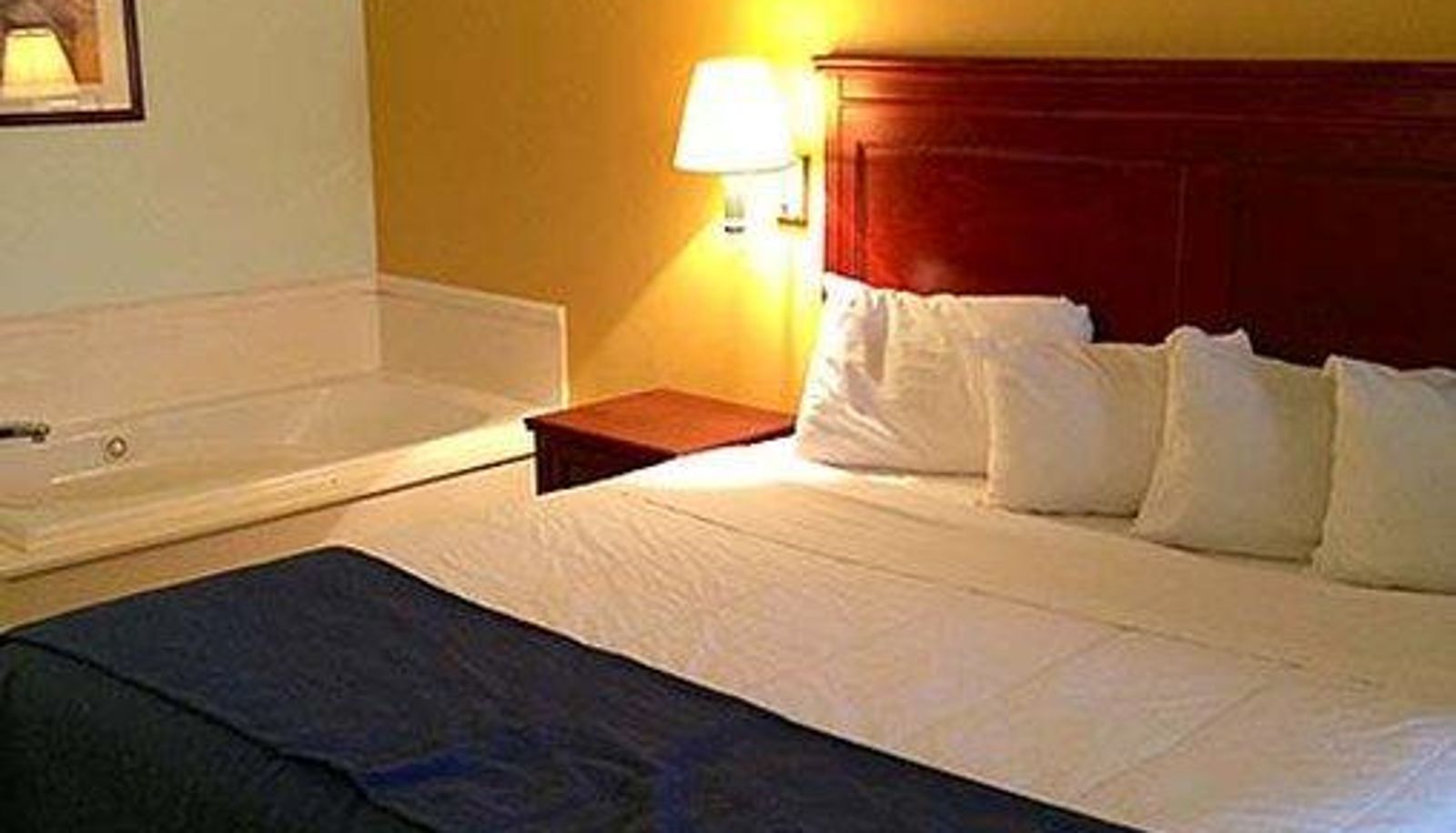 Pokój - Downtowner Inn Claxton