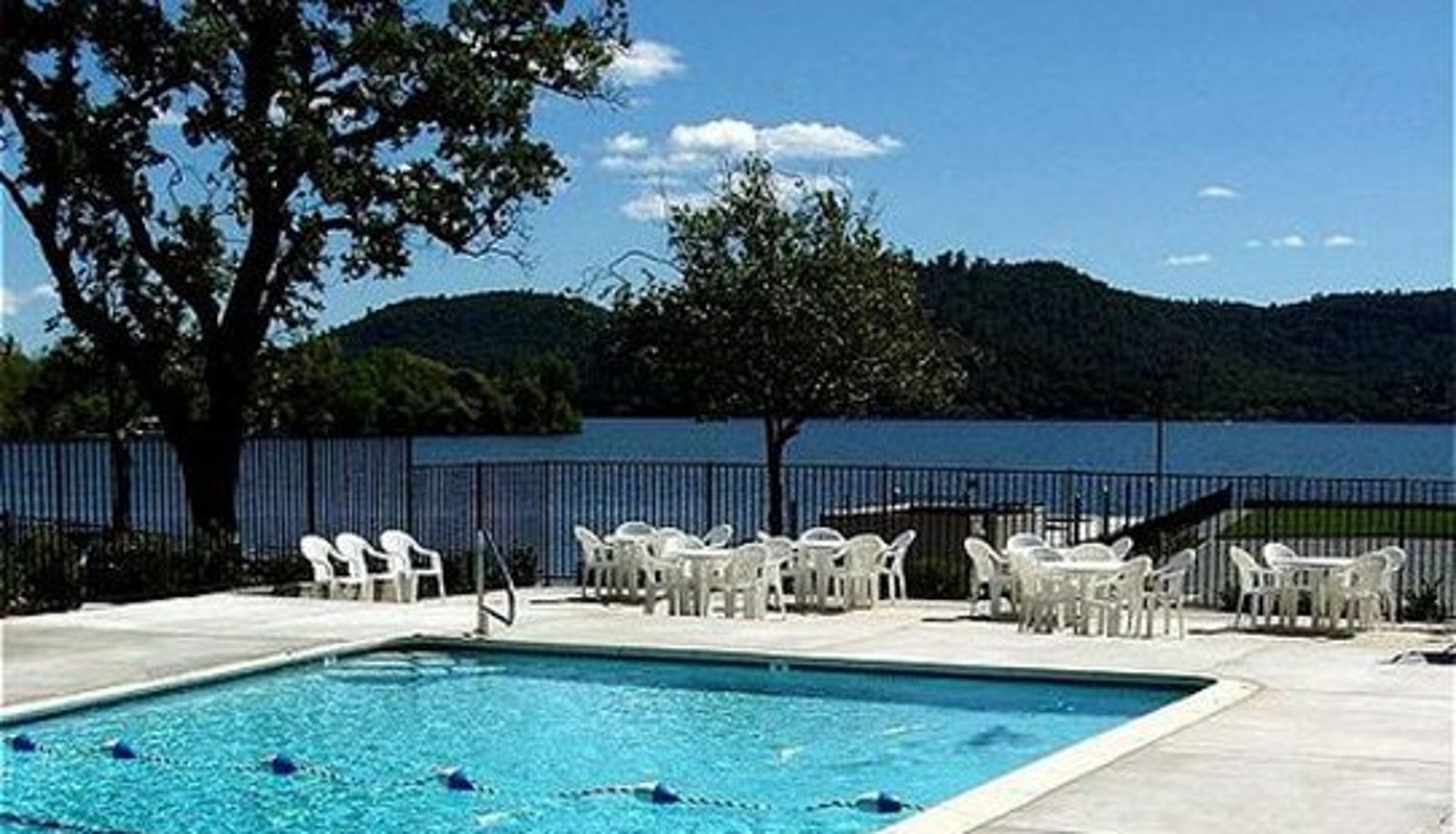 Pool - Lake Escape Resort