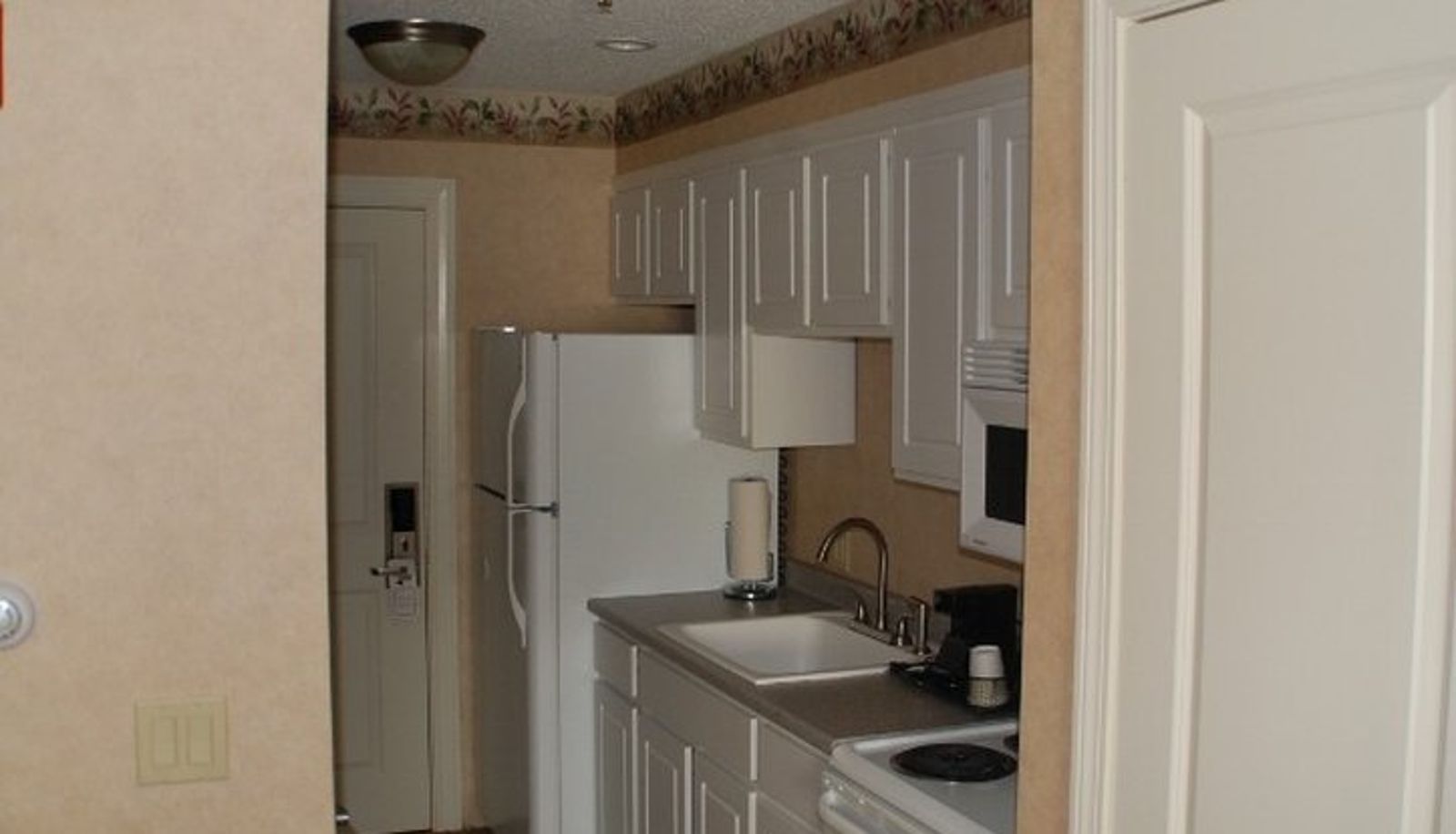 Zimmer - SHIRETOWN INN AND S