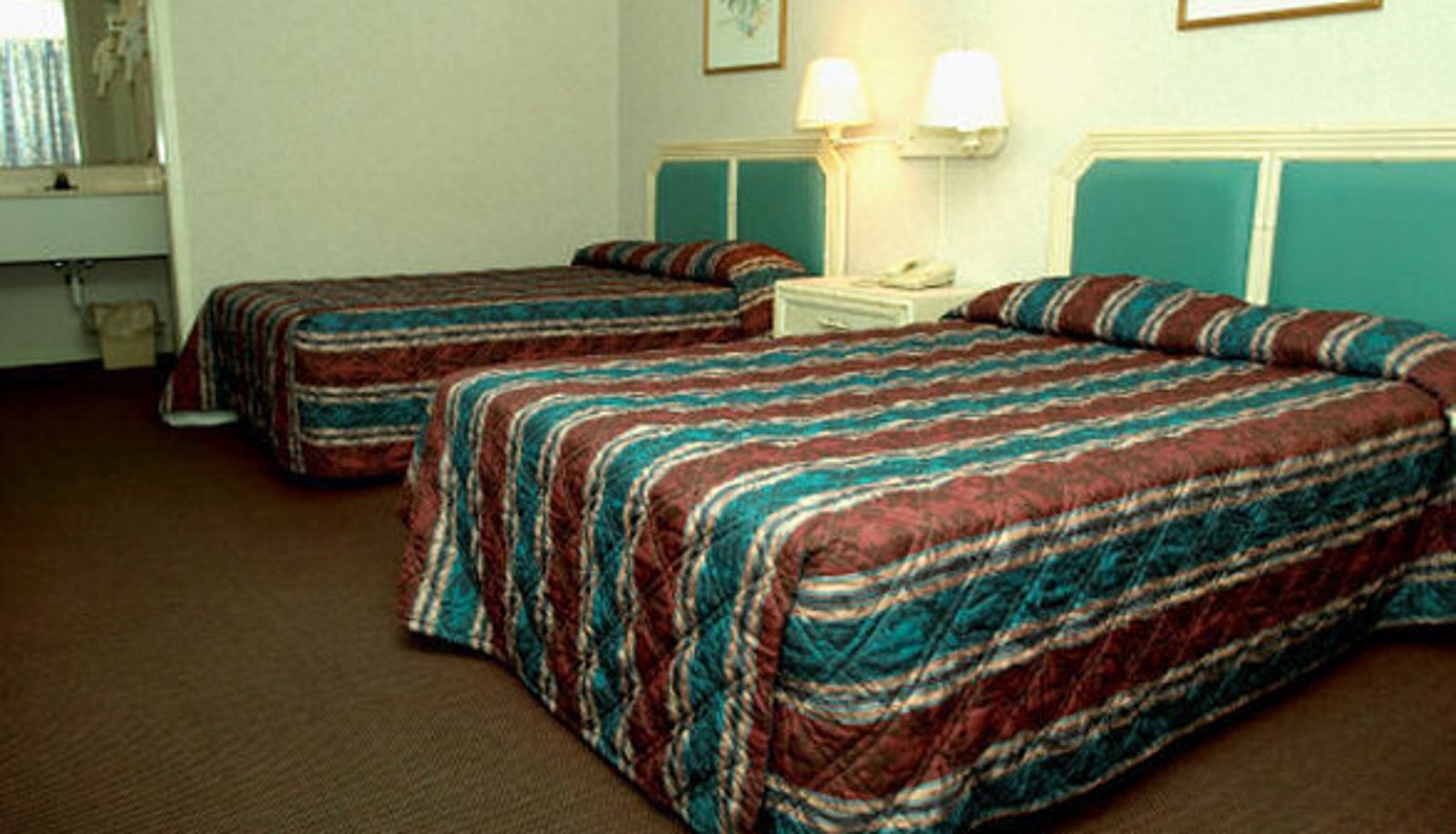 Camera - Americas Best Inns-Summerton