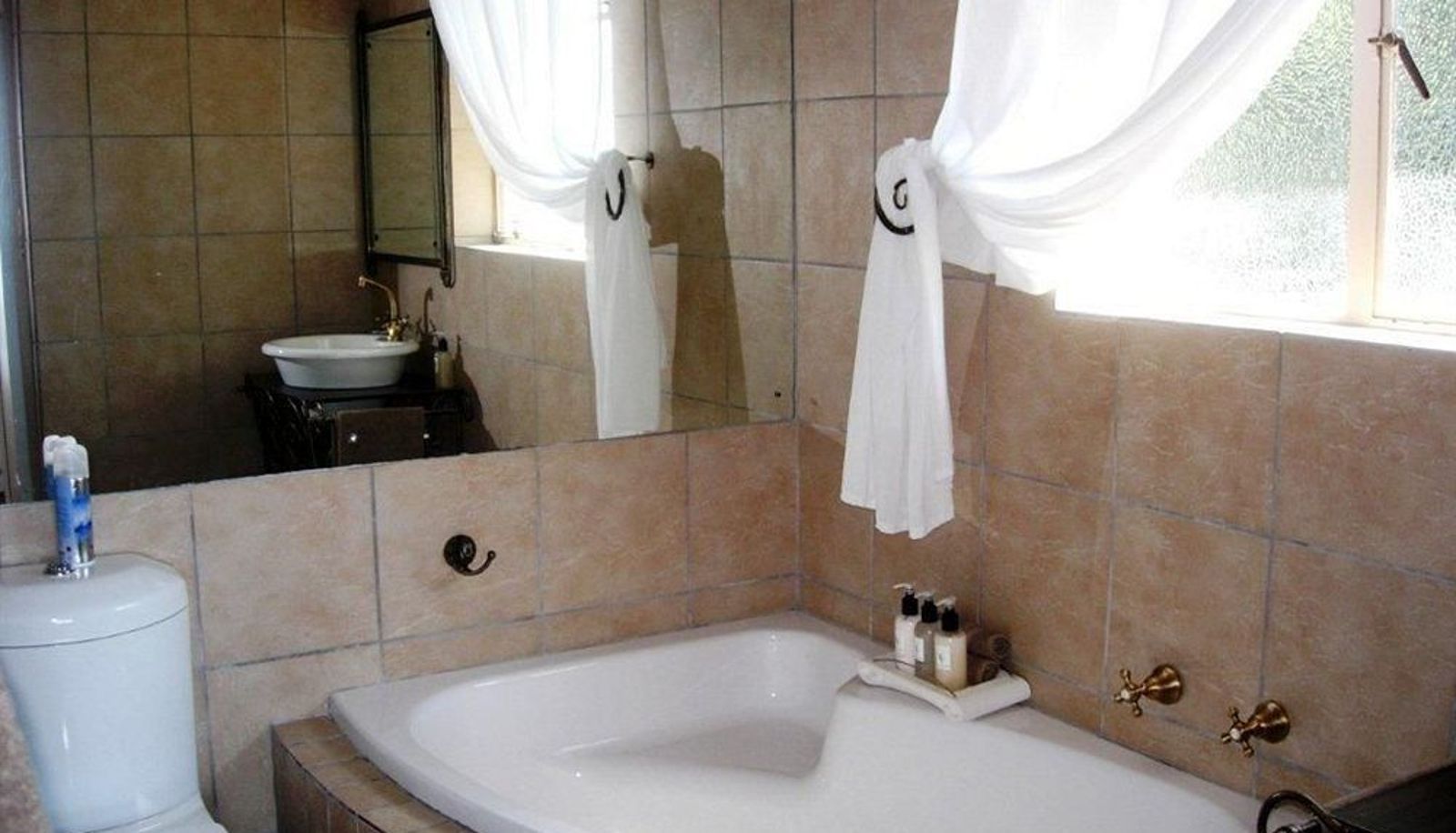 Bathroom - 18 on Kloof Bed and Breakfast