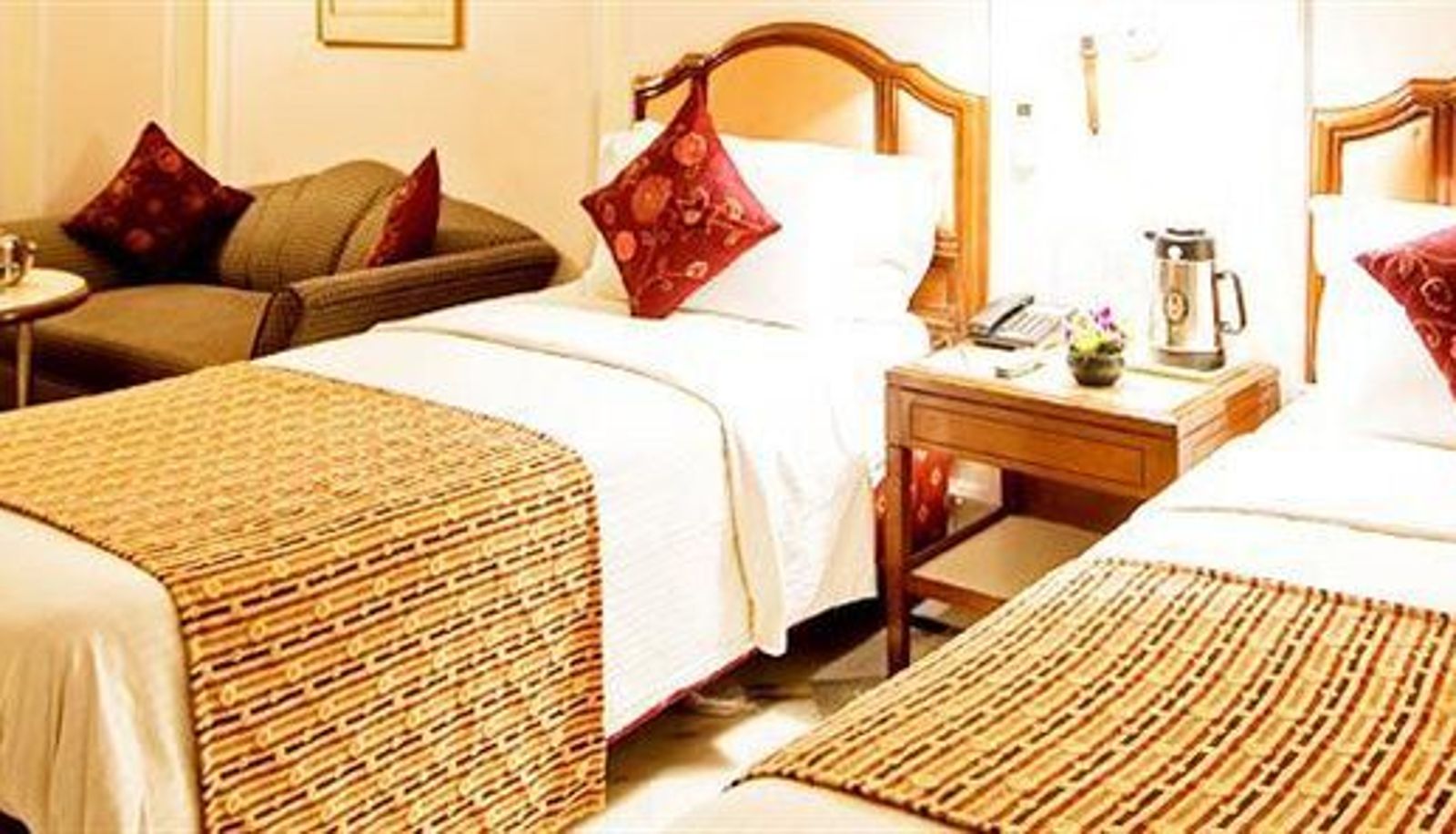 Standard room - Regent Hotel Andheri